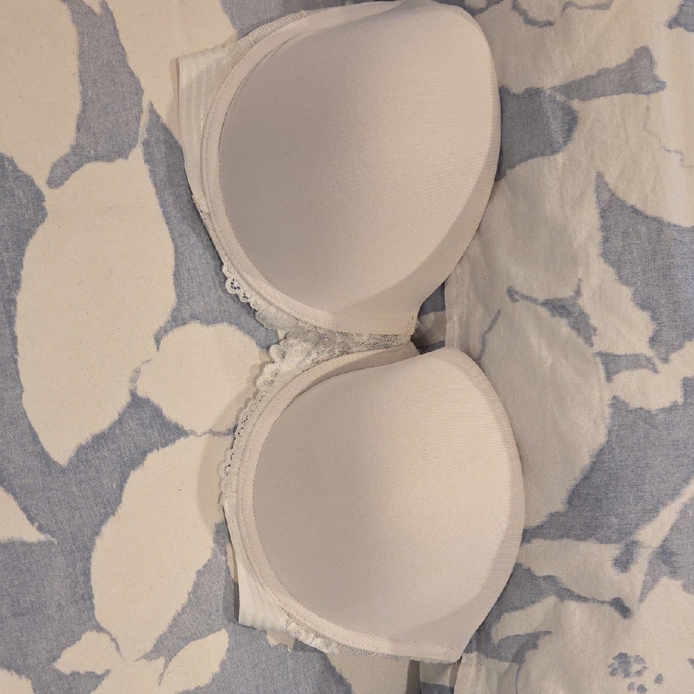 Maidenform White Lace Accent Bra